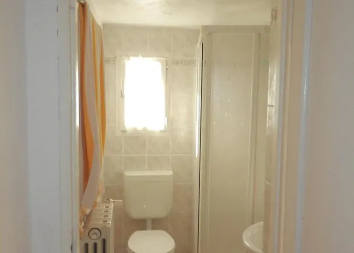 Charmantes Pfarrhaus Mit Seeblick Und Garten 아파트 *