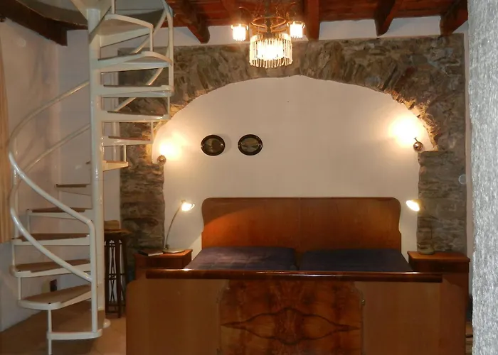 Charmantes Pfarrhaus Mit Seeblick Und Garten 아파트 기파