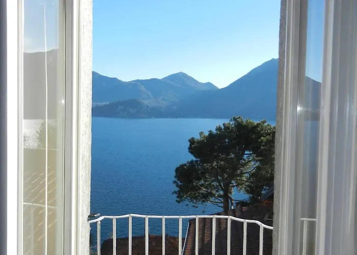 Charmantes Pfarrhaus Mit Seeblick Und Garten 아파트 기파