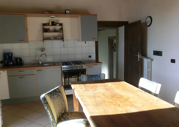 Charmantes Pfarrhaus Mit Seeblick Und Garten Apartament Ghiffa