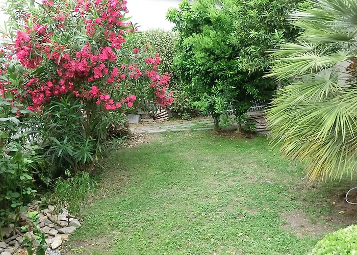 아파트 Charmantes Pfarrhaus Mit Seeblick Und Garten *